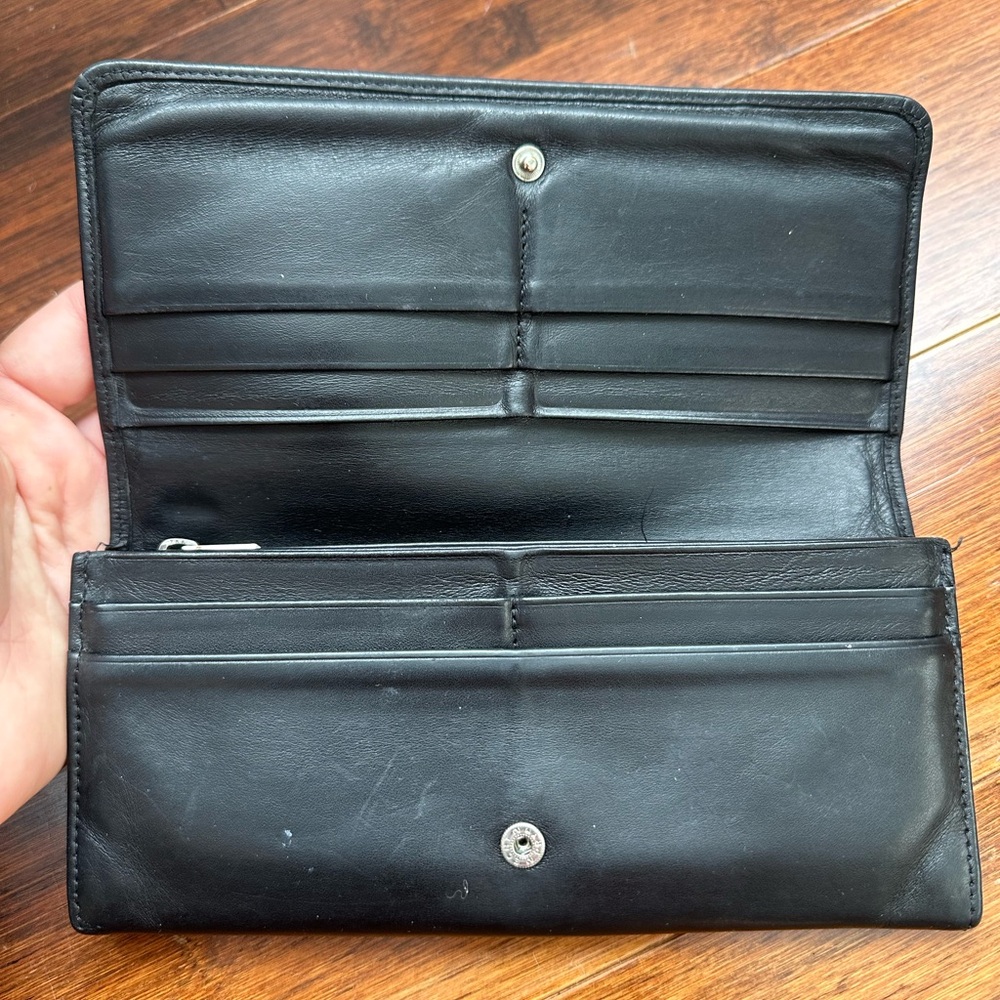 Black Leather Longchamp women’s Wallet with Silver Clasp - Picture 3 of 8